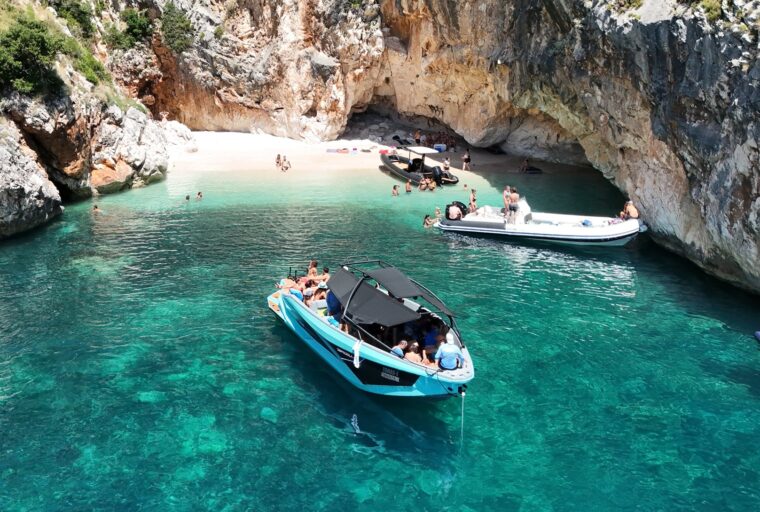 Tour Grama Bay bateau Dhërmi